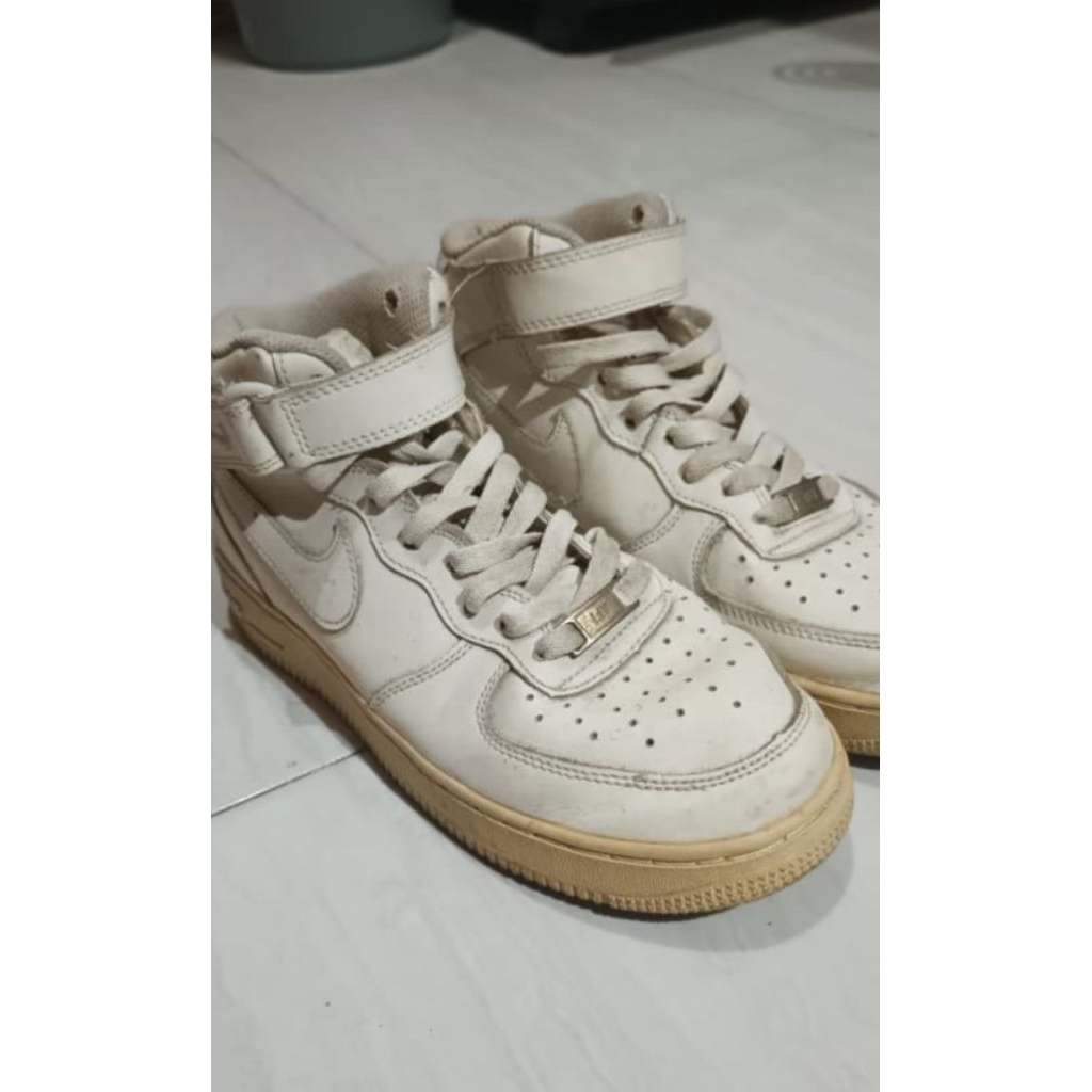 PRELOVED JEMBER_SEPATU NIKE AIR FORCE 1 ORI