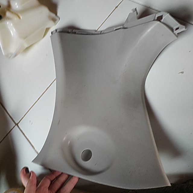 JUAL T0000308 COVER TIANG ATAS/PILAR DOORTRIM RH BELAKANG AVANZA