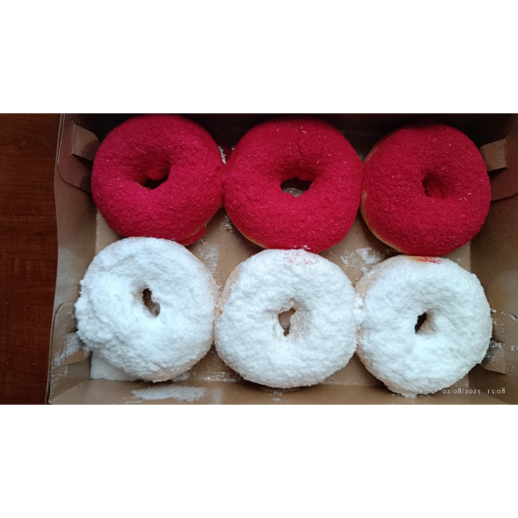 

donat merah putih