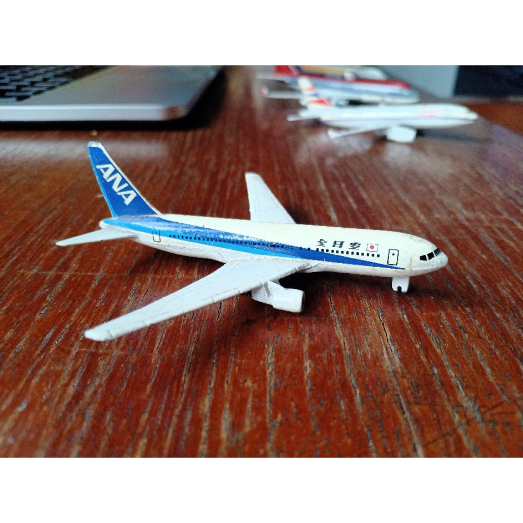 Boeing 767 diecast, brand SCHABAK germany. scale 1:600