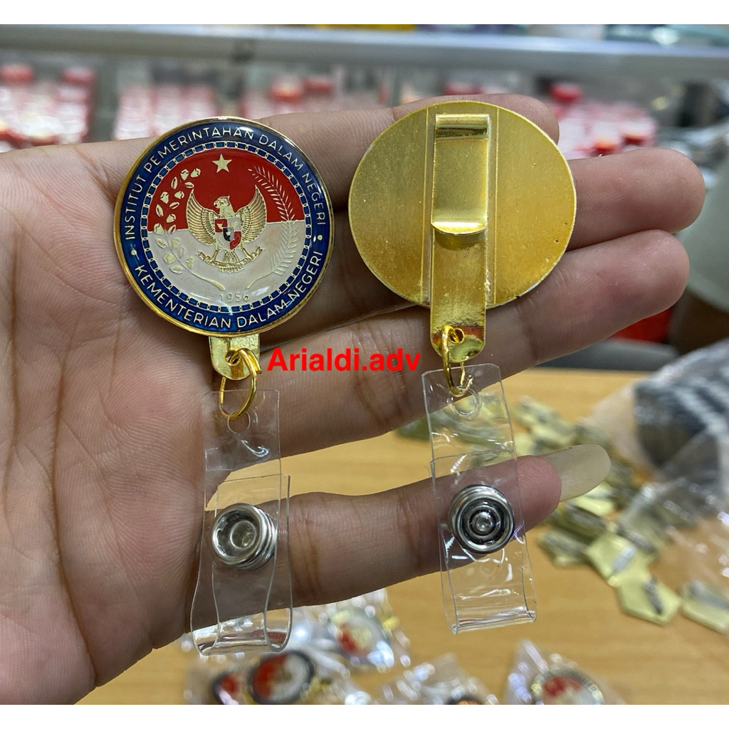 

pin tempat gantungan id card logo IPDN pin id card ipdn