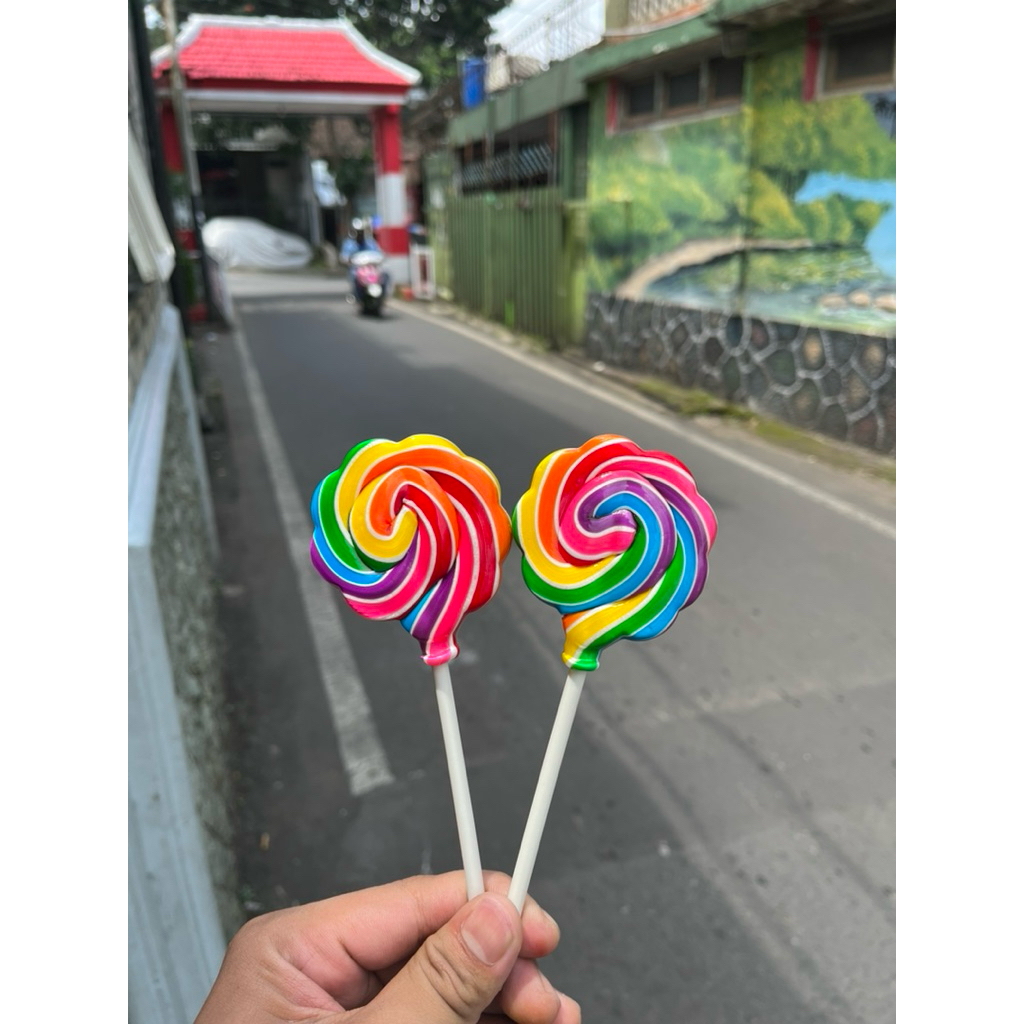 

Permen Lolipop Diameter 6 cm bentuk Bunga ( isi 50 pcs )