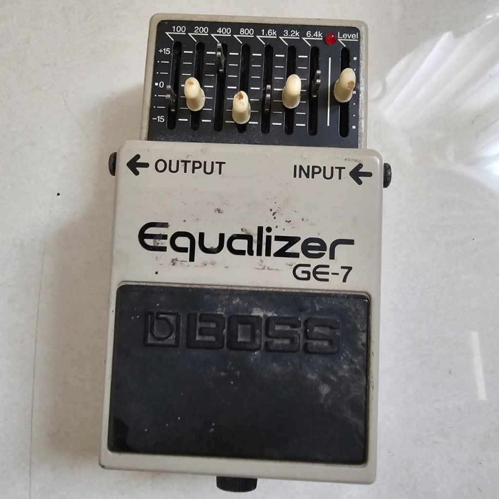 Efek Gitar Equalizer Boss