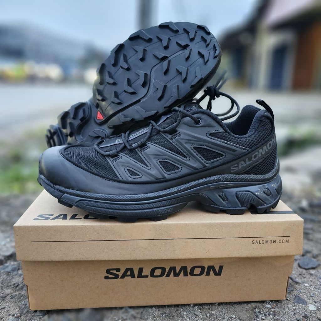 sepatu solomon