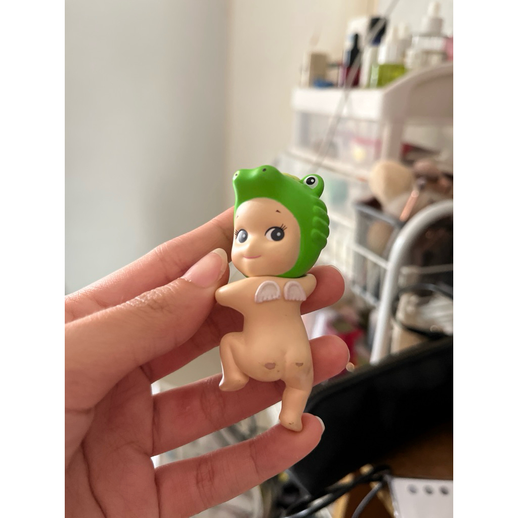 sonny angel looking back crocodile