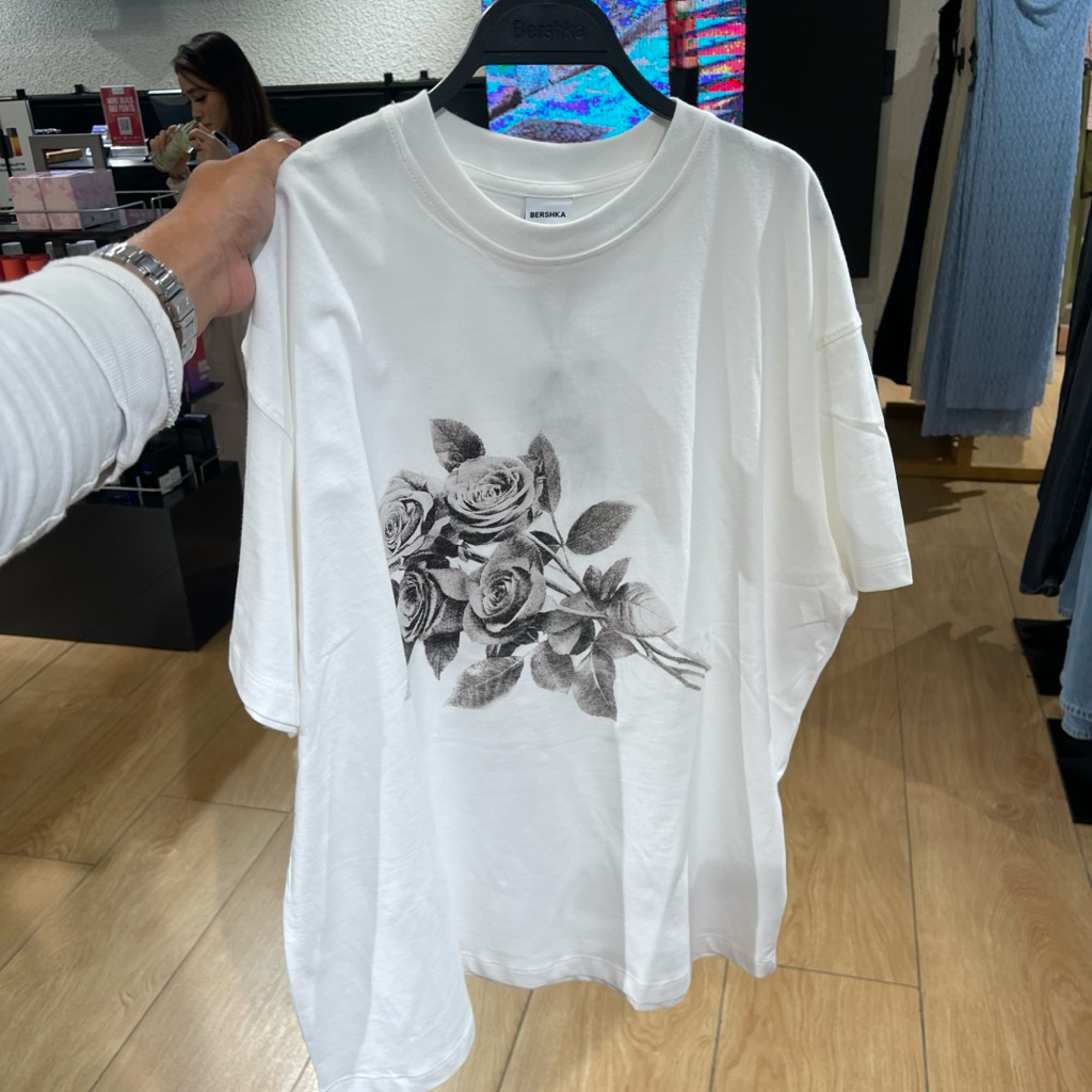 Kaus T-shirt Oversize BERSHKA Women Jastip (jasa titip)
