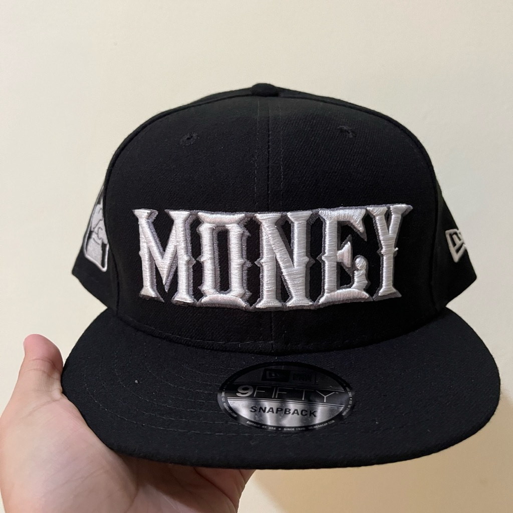 Topi New Era MONEY Script Hitam Snapback