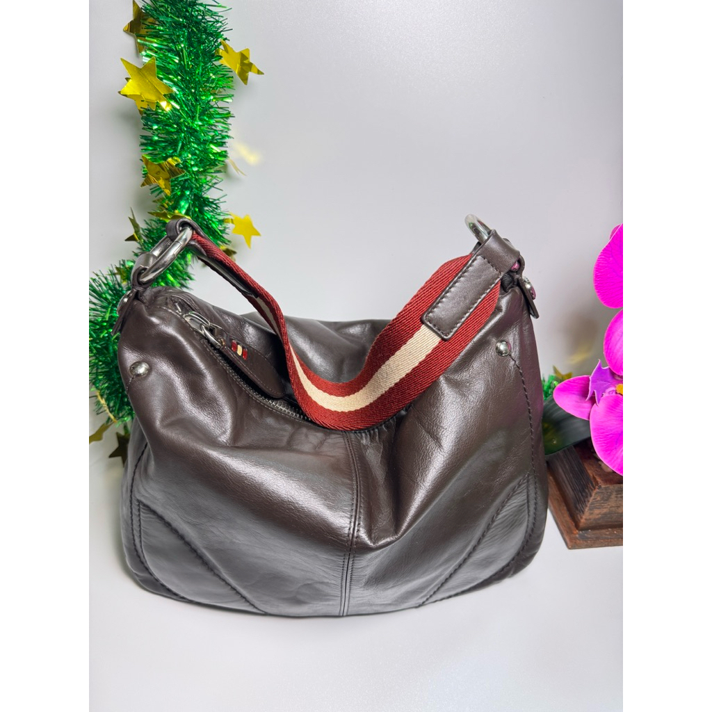 Tas wanita bekas Bally AUTHENTIC seri Tabi kondisi masih sangat mulus sudah di spa bersih dan wangi