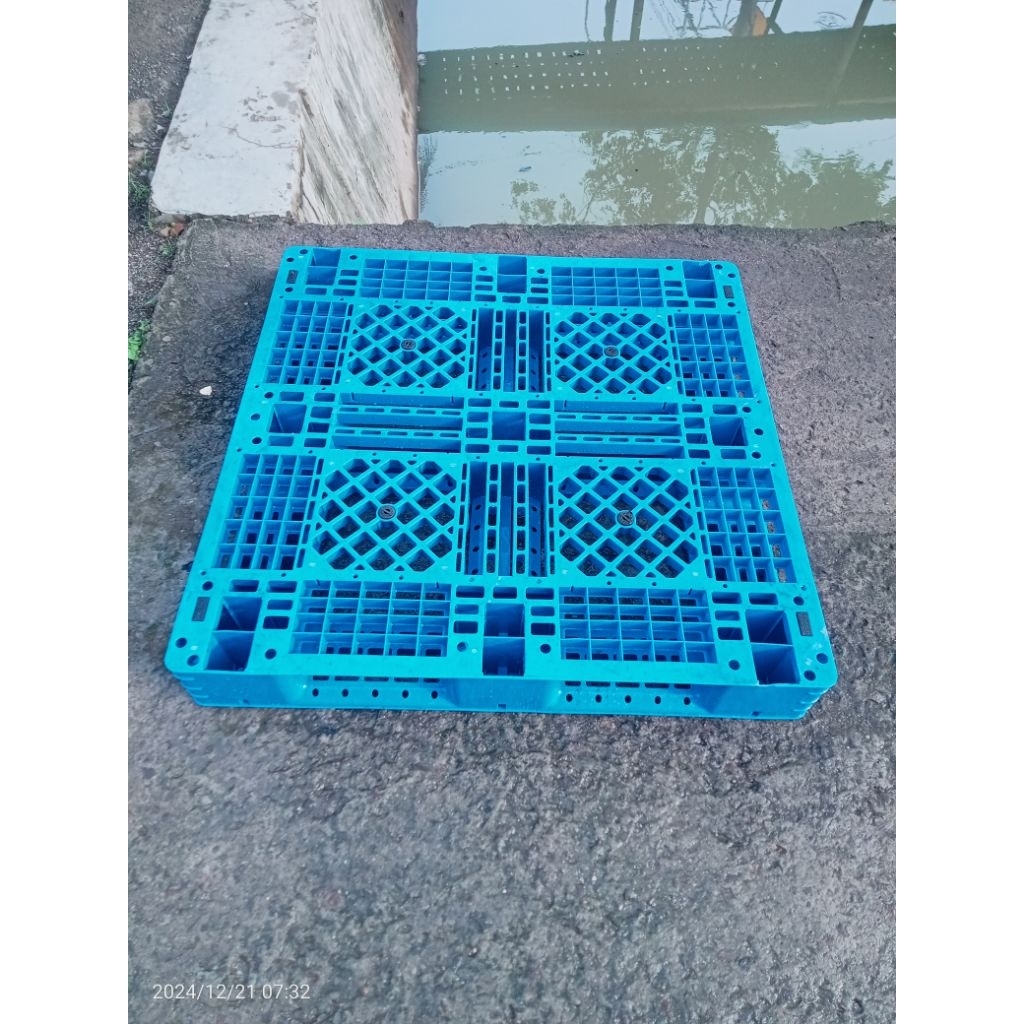 

pallet plastik biru tebal
