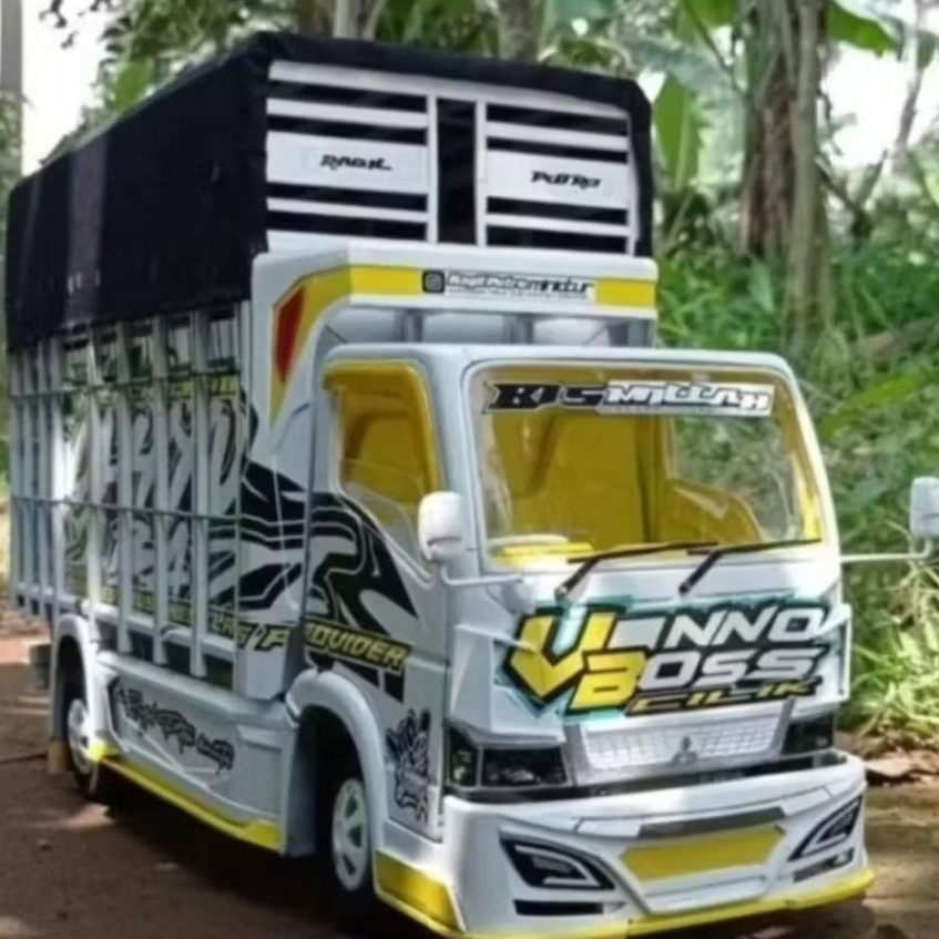 PROMO SPESIAL MINIATUR TRUK OLENG CANTER PUTUH NEW WAHYU ABADI 2 VARIASI LAMPU LEED KELAPNKELIP BISA