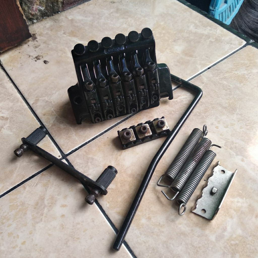 tremolo gitar updown IBANEZ EDGE 3, warna hitam