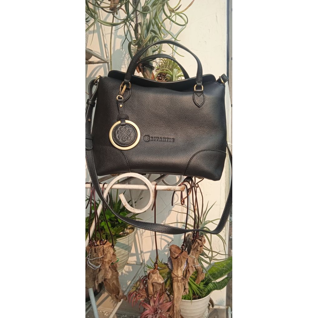 TAS LOKAL MERK BIYANTIE