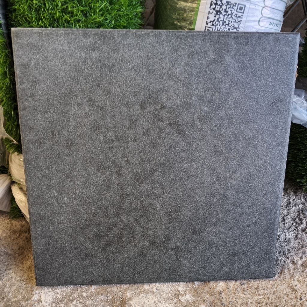 keramik 30x30 dark grey(kasar)/keramik teras/keramik lantai kamar mandi/ keramik carpot/ keramik gar