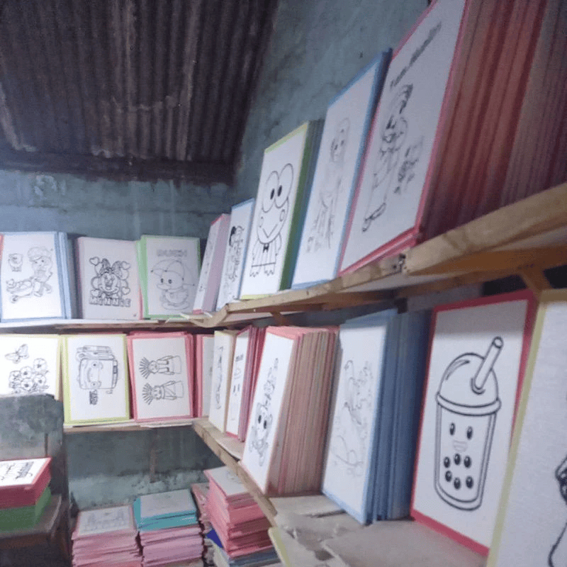 

50 pcs Styrofoam bergambar list cat tersedia lebih dari 50 karakter(30*40)