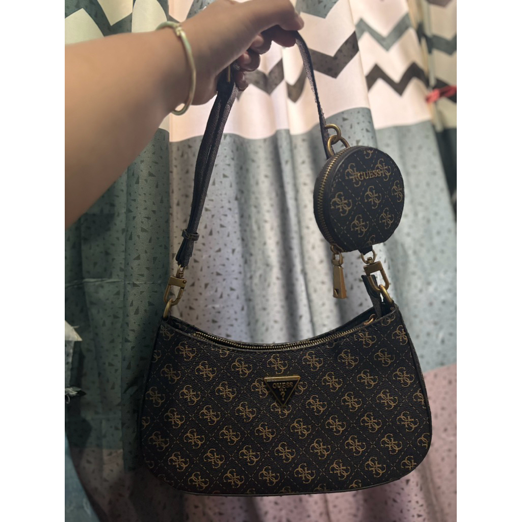 Preloved shoulder bag Guess