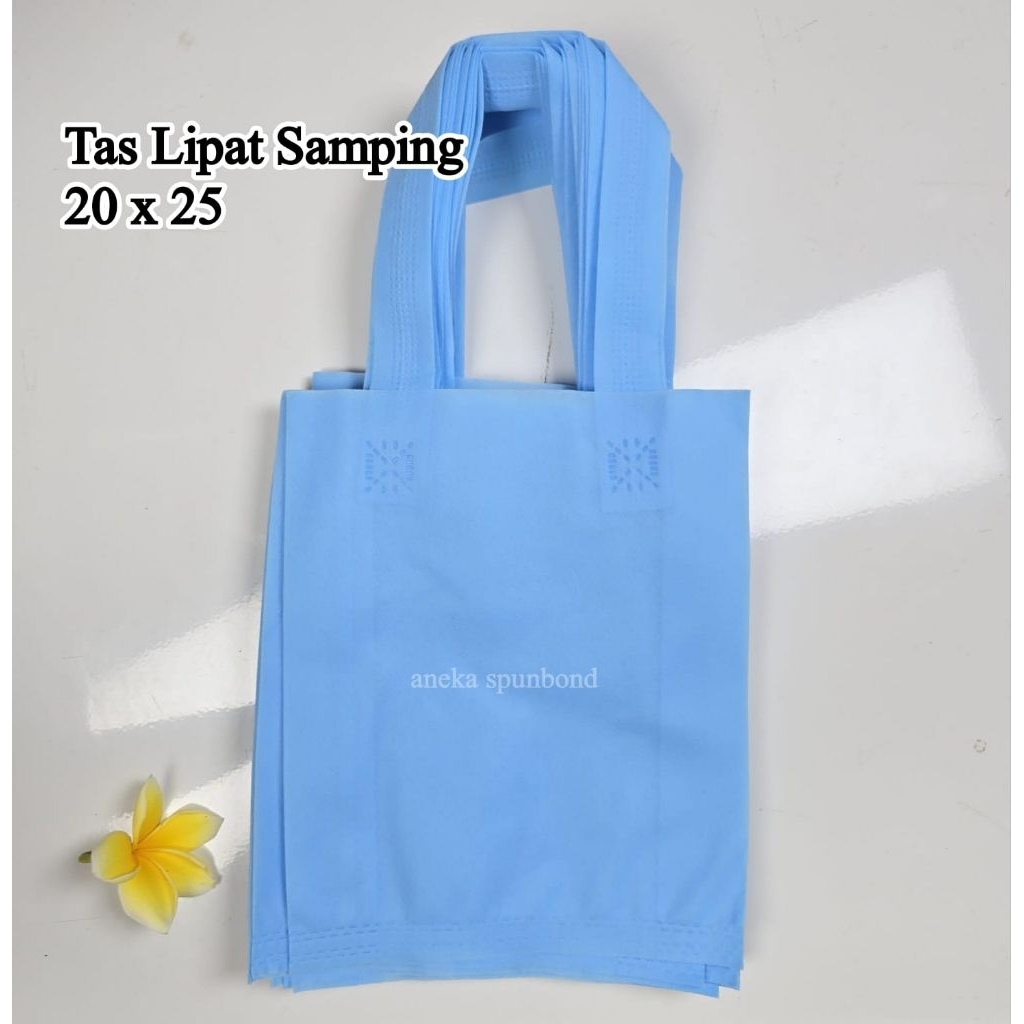 

Tas Goodiebag Spunbond Tas Lipat Samping 20x25 Mini