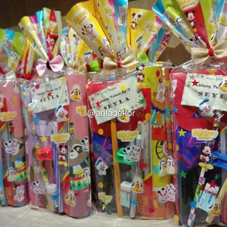 

Paket Komplit Souvenir Ulang Tahun Alat Tulis FREE KEMAS dan KARTU UCAPAN TERIMAKASIH bisa tambah nama