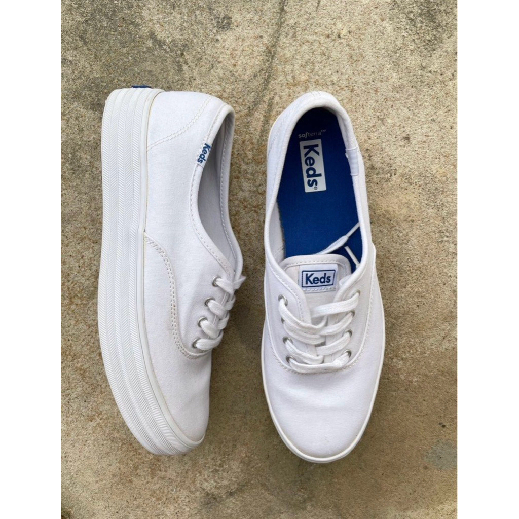 Sepatu keds triple canvas white