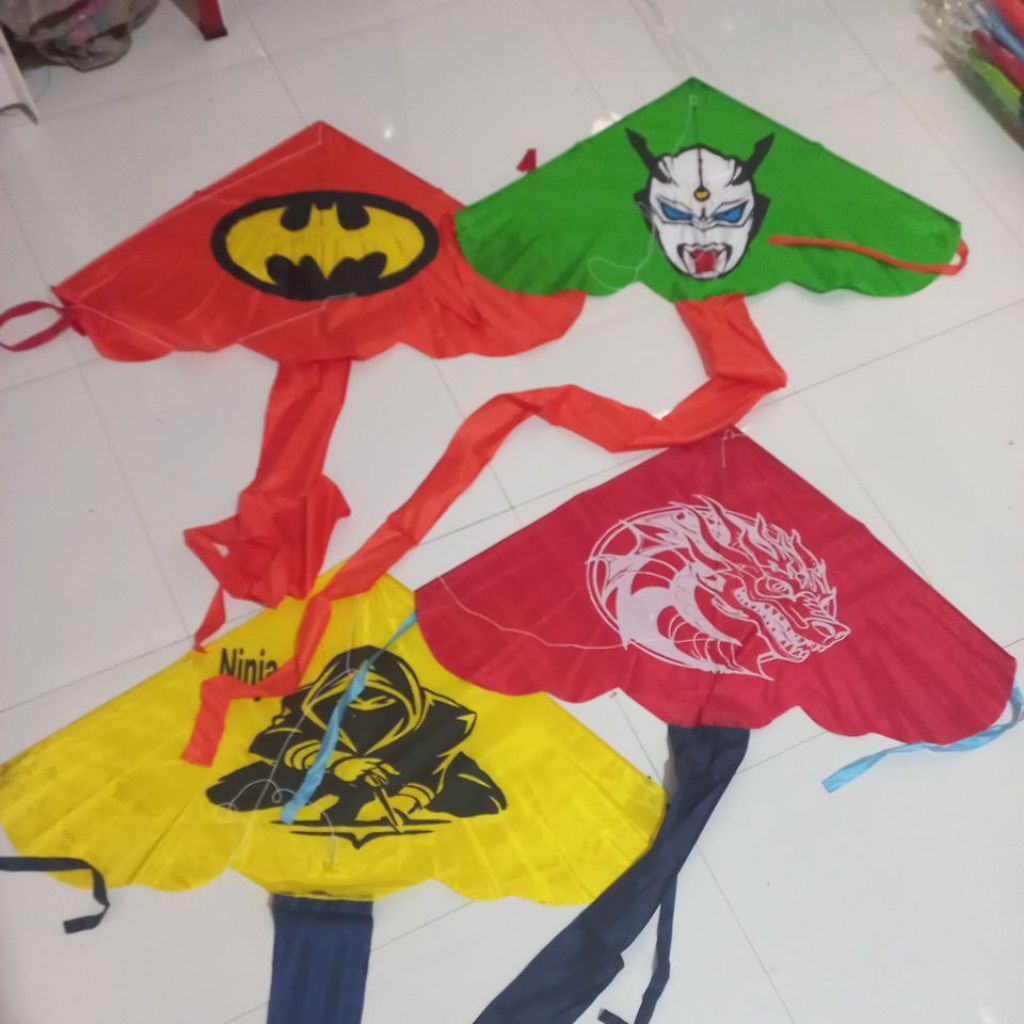 LAYANGAN KAIN PARASUT