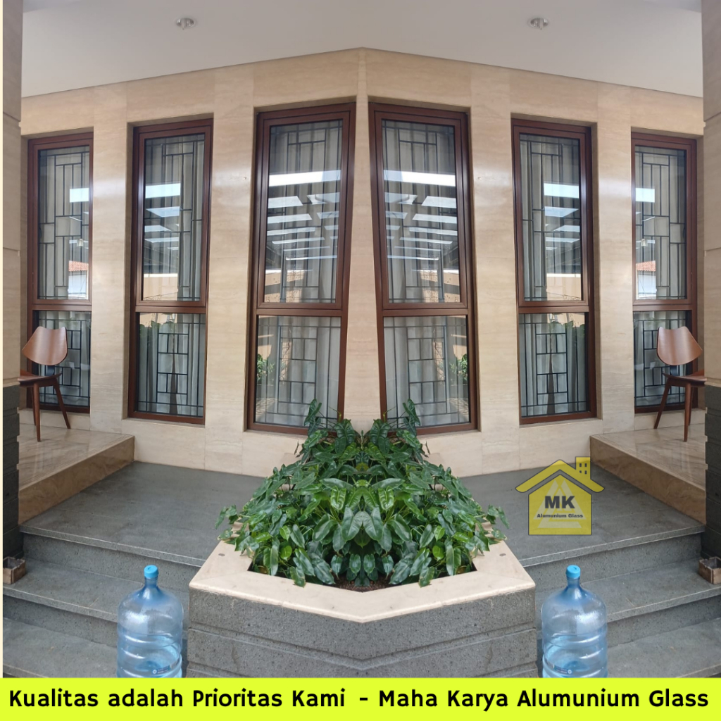 Jendela Alumunium YKK Warna Coklat Tua Coating Custom Berkualitas
