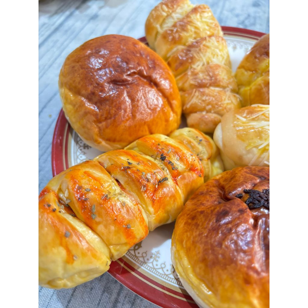 

Roti Homemade Fresh From The Oven Isi Cokelat Chocolate Selai Nanas Kaya Pineapple Jam Spread Keju Cheese Pisang Banana Sosis Premium Berkualitas Tekstur Lembut Empuk Asin Manis Enak Lezat Hangat Cemilan Untuk Sarapan