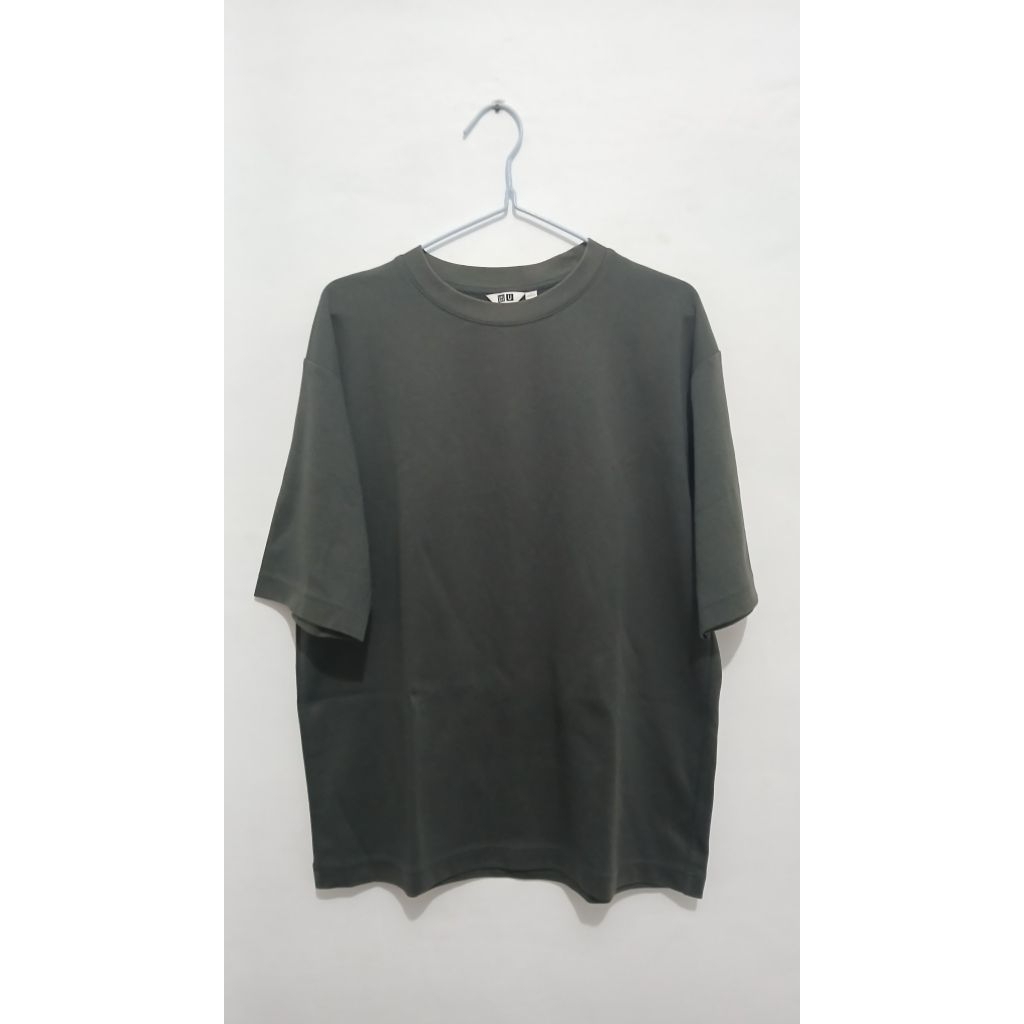 Kaos UNIQLO AIRism Oversize Kerah Bulat