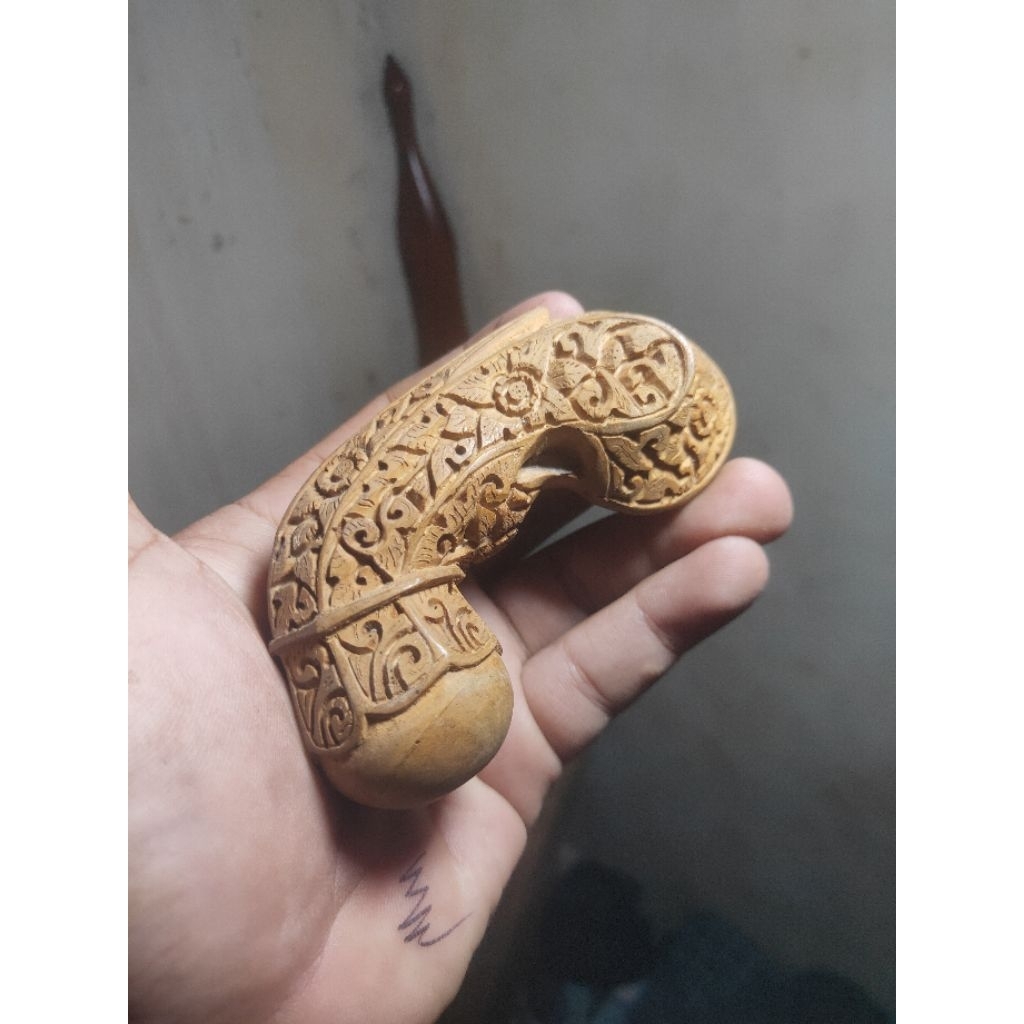 Deder keris Sulawesi Bugis ukiran khas Bugis hulu keris Bugis