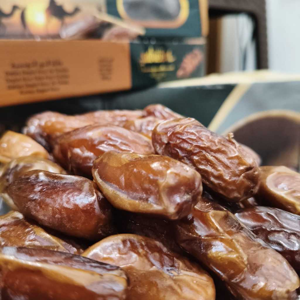 

Berkuwalitas Kurma tunisia madu kemasan 1kg Original Best fresh