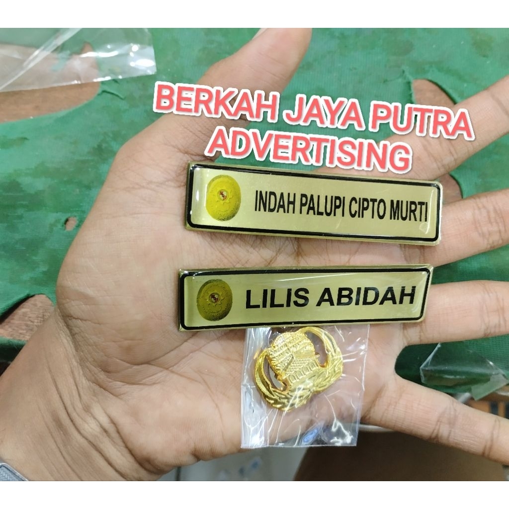 

Papan Nama Dada Kuningan Custom Mahkamah Agung Satu Set Pin Korpri