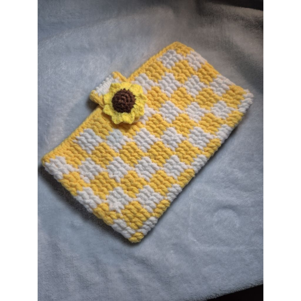 

booksleeve pelindung buku rajutan handmade sunflower