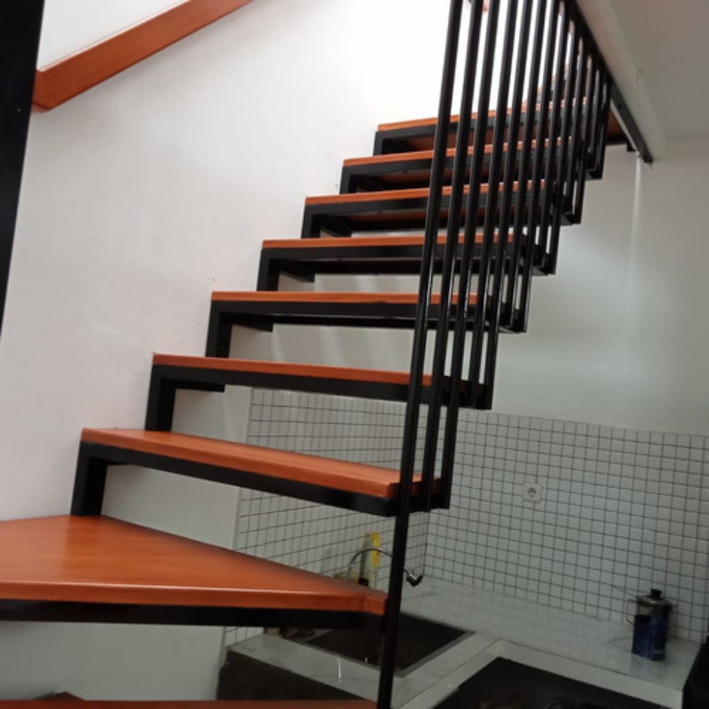 tangga besi kayu