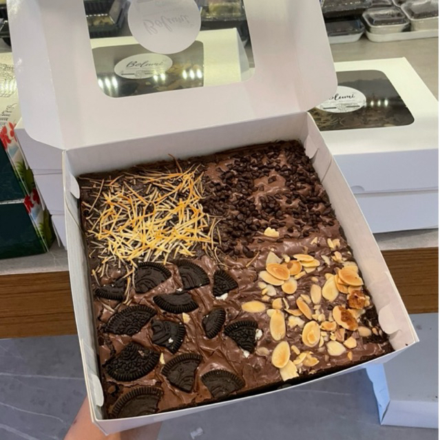 

Bolumi - Fudgy brownies full size 4topping