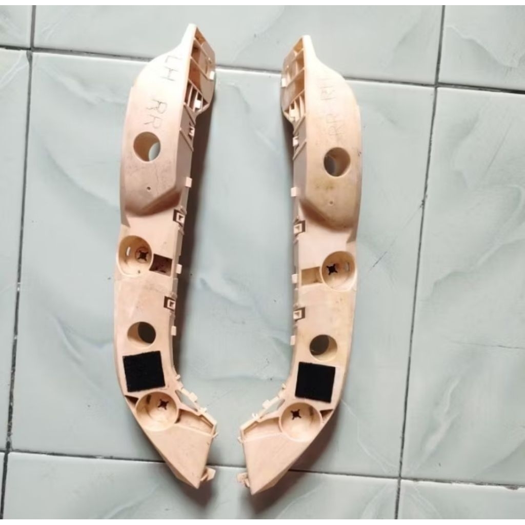 Breket bemper belakang mobil LIVINA X GEAR 2008-2011 original