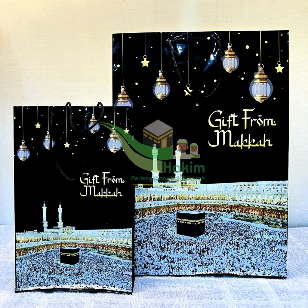 

Paper Bag Hitam Glossy Motif Ka’bah Bahan Tebal Kuat Dan Berkualitas Hampers Oleh-Oleh Haji & Umroh Tas Oleh-oleh Haji Umroh