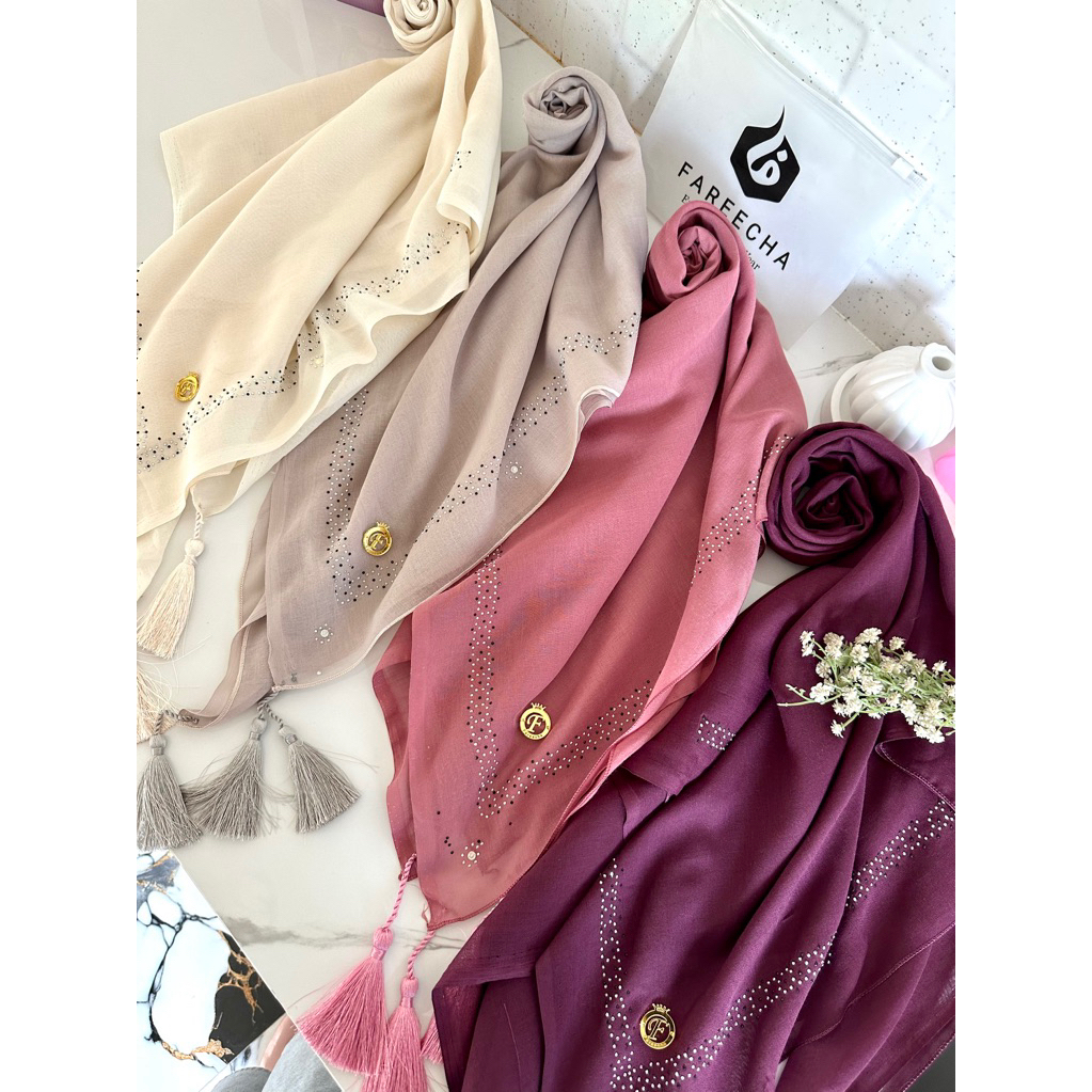 HIJAB SEGIEMPAT PARIS JADOEL PAYET SWAROVSKI BY FAREECHA_HIJAB PARIS SEGIEMPAT_HIJAB PAYET TERBARU