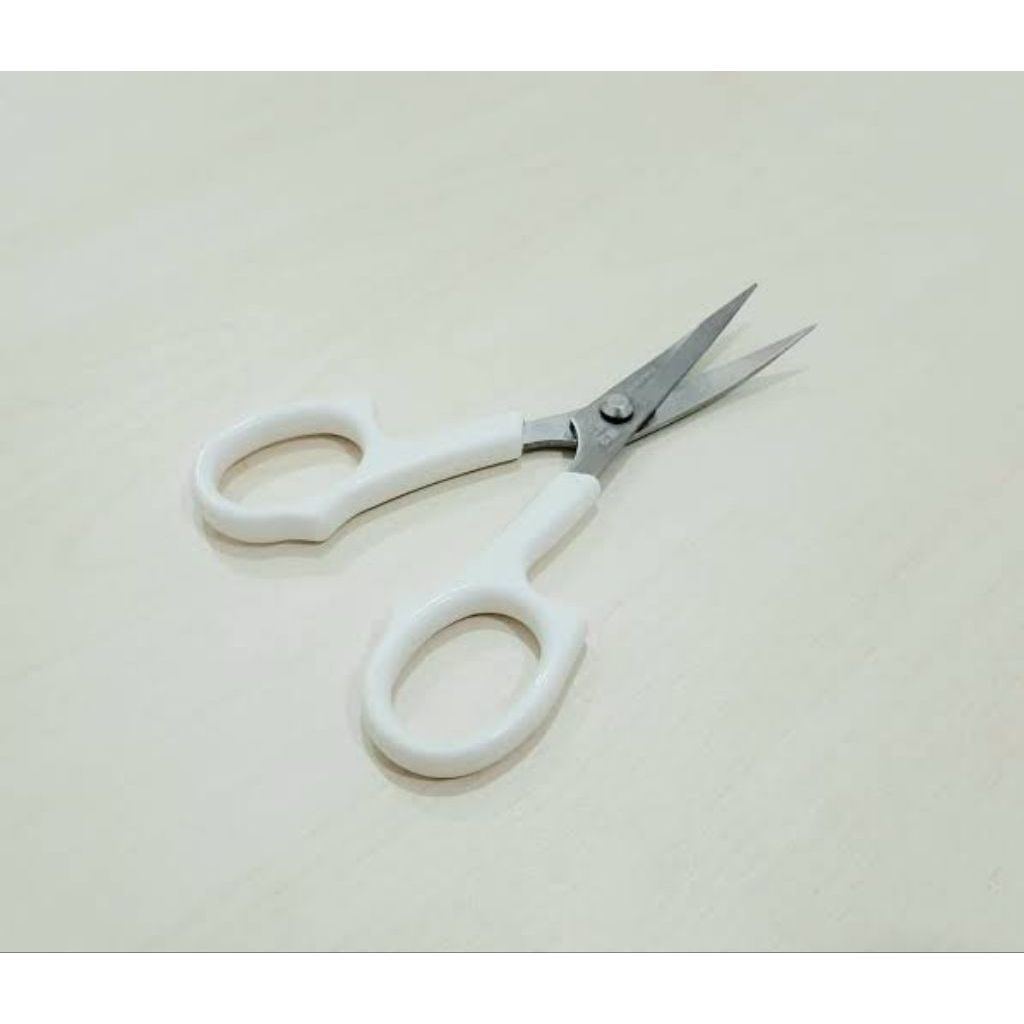 

Gunting bordir putih 4,5 inch