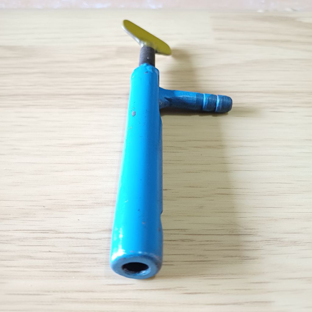 Cop pompa pengisi angin ban truk bus