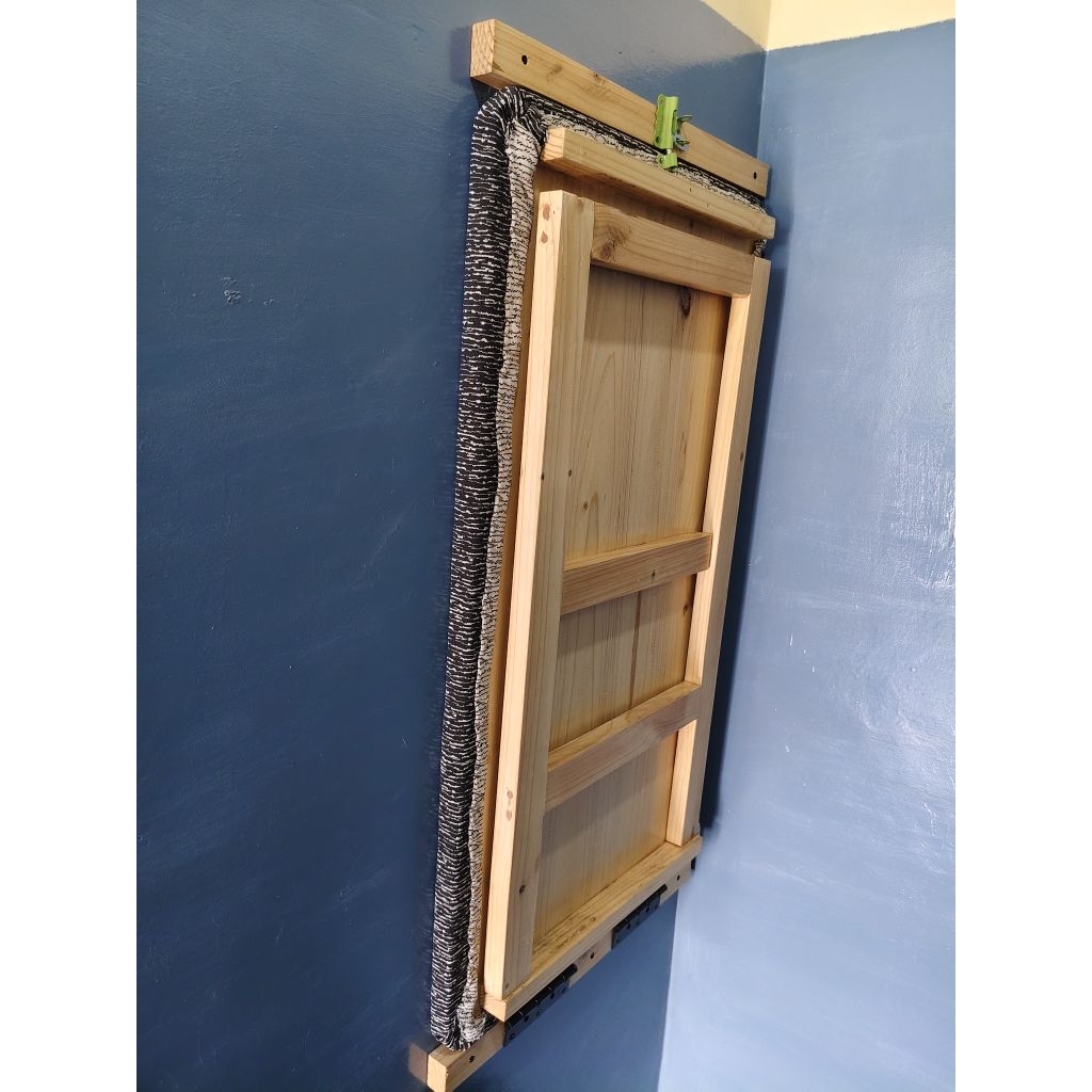 meja setrika lipat dan tempel dinding