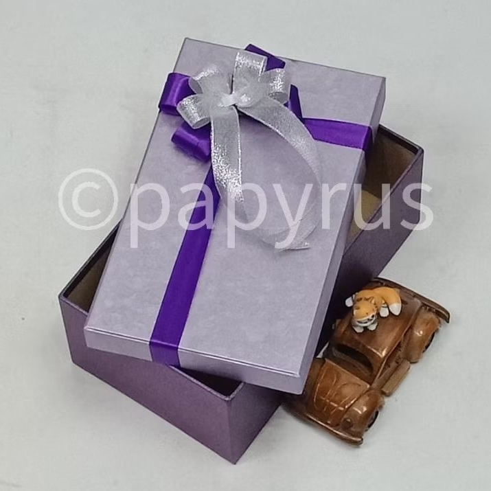 

PAPYRUS Kombinasi 15x25 Tinggi 8cm Kotak Kado Gift Box Hardbox Hampers V3