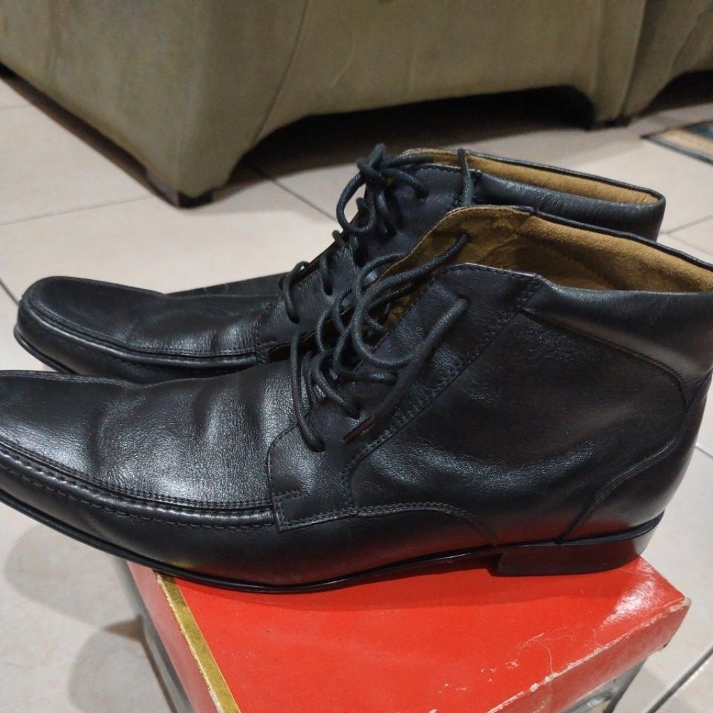 Sepatu Gino Mariani size 43 black original