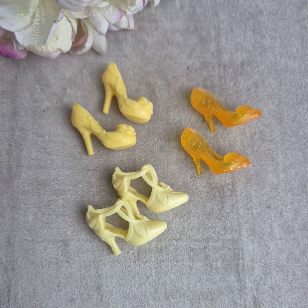 Sepatu Heels Boneka Barbie Disney Princess Mattel yellow series