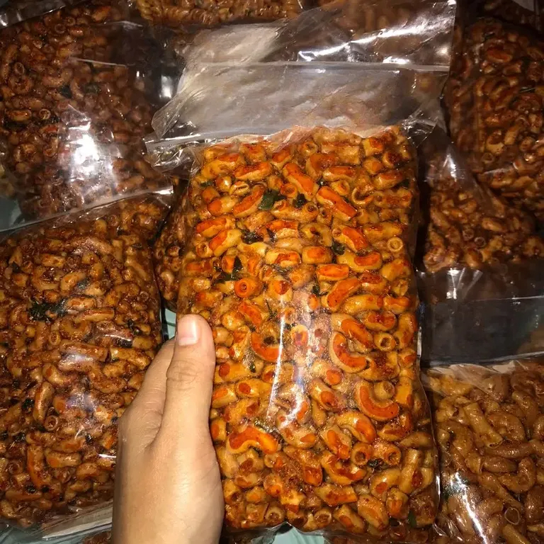 

Makaroni Bantet Pedas 500gr – Snack Kiloan Renyah | Original, Pedas, Extra Pedas