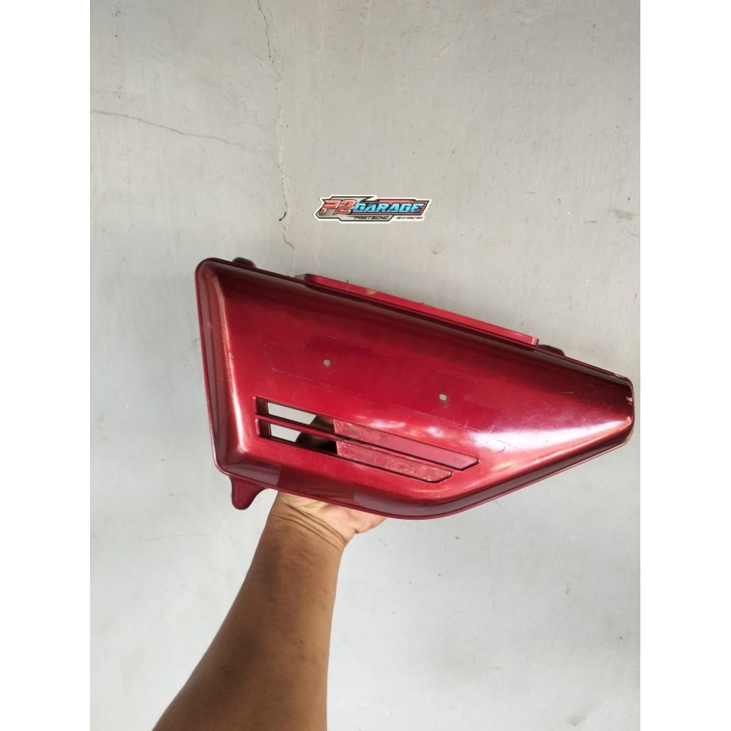 Tepong cover tutup aki Kiri gl100 gl125 original paint merah
