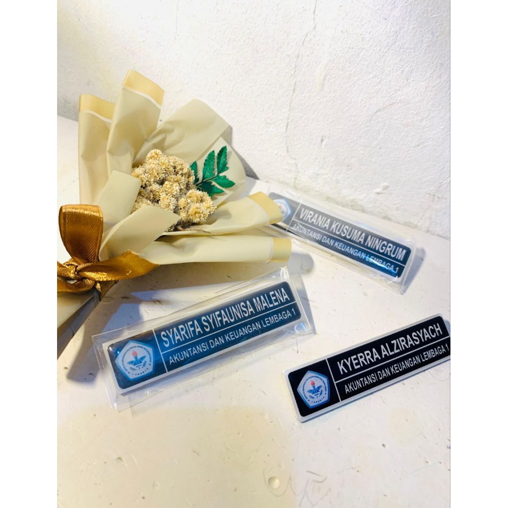 

Nametag atau Nama Dada Tanda Pengenal