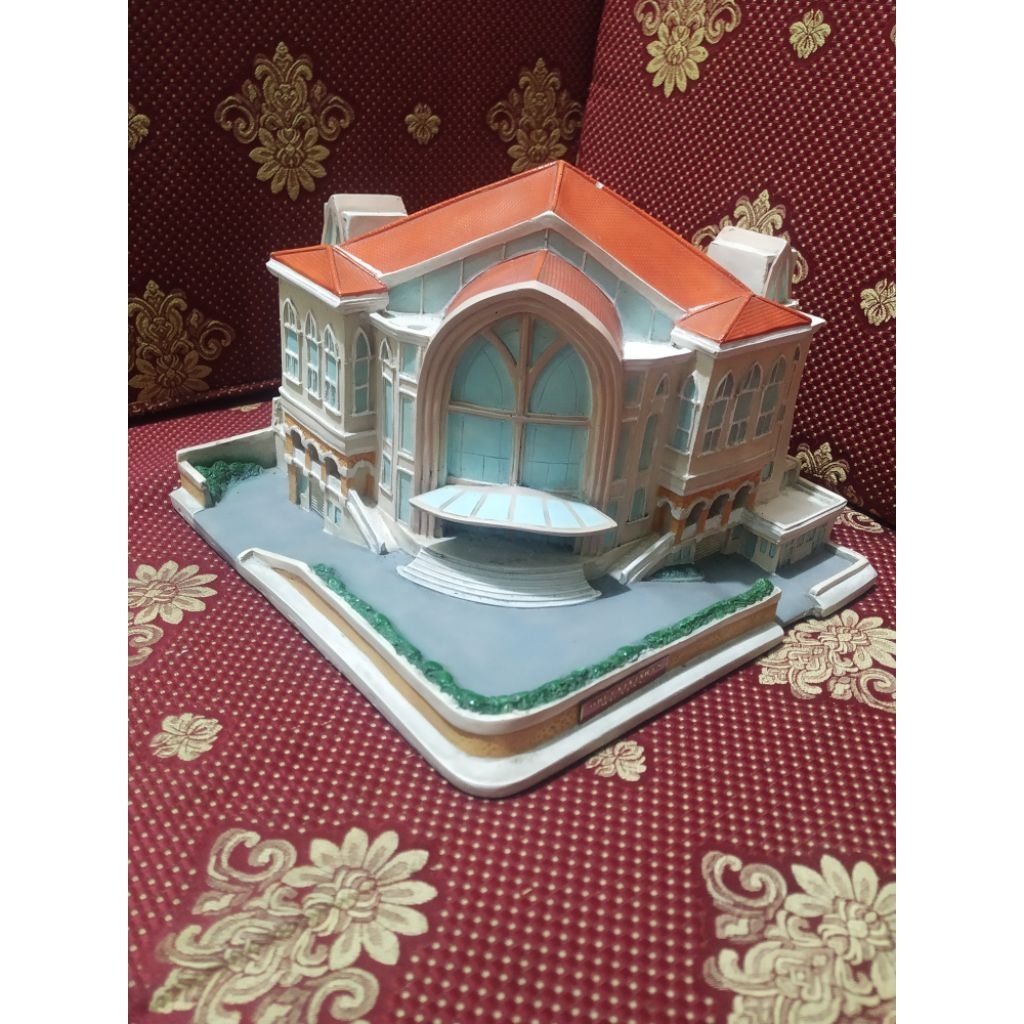 coinbase celengan miniatur model GKI gereja kristen indonesia