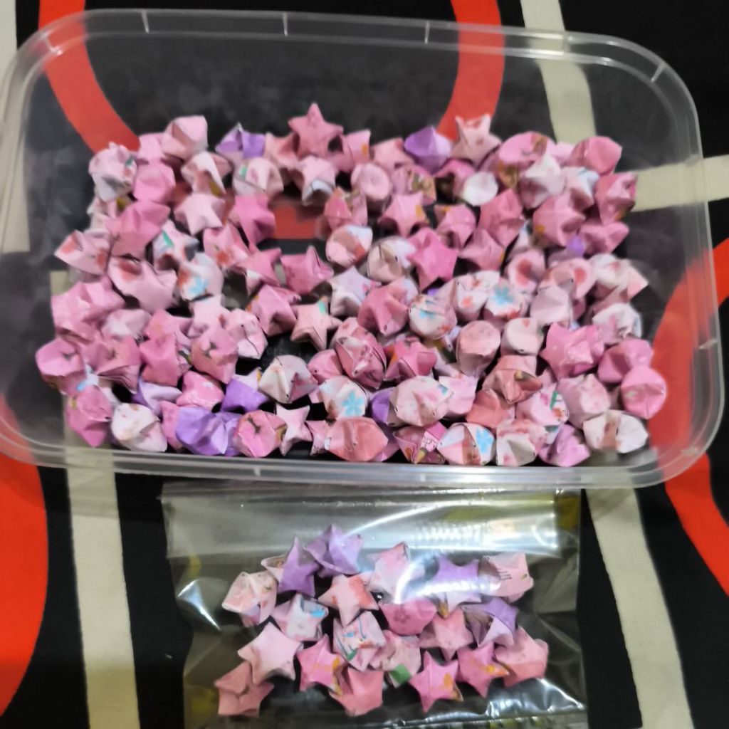 

origami bintang motif zodiak gradasi pink