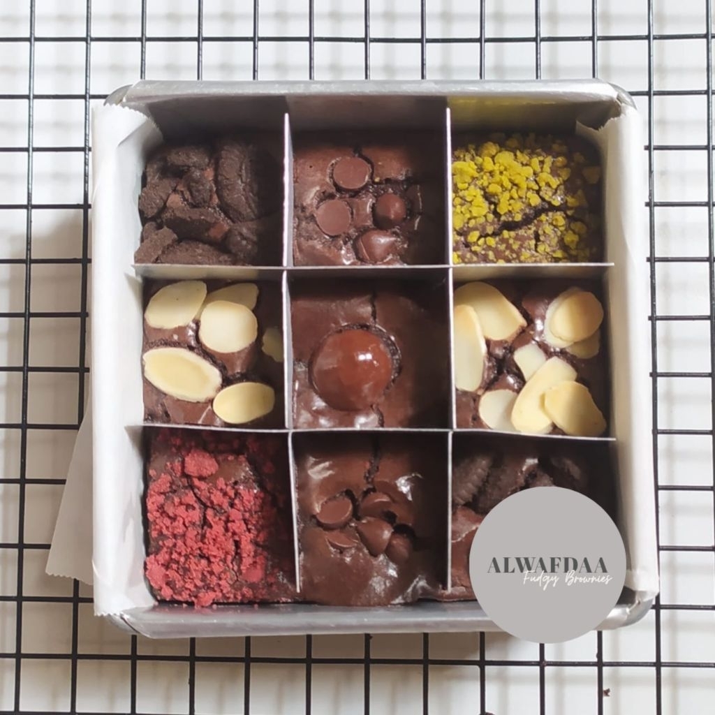 

Fudgy Brownies Mini Box 10x10