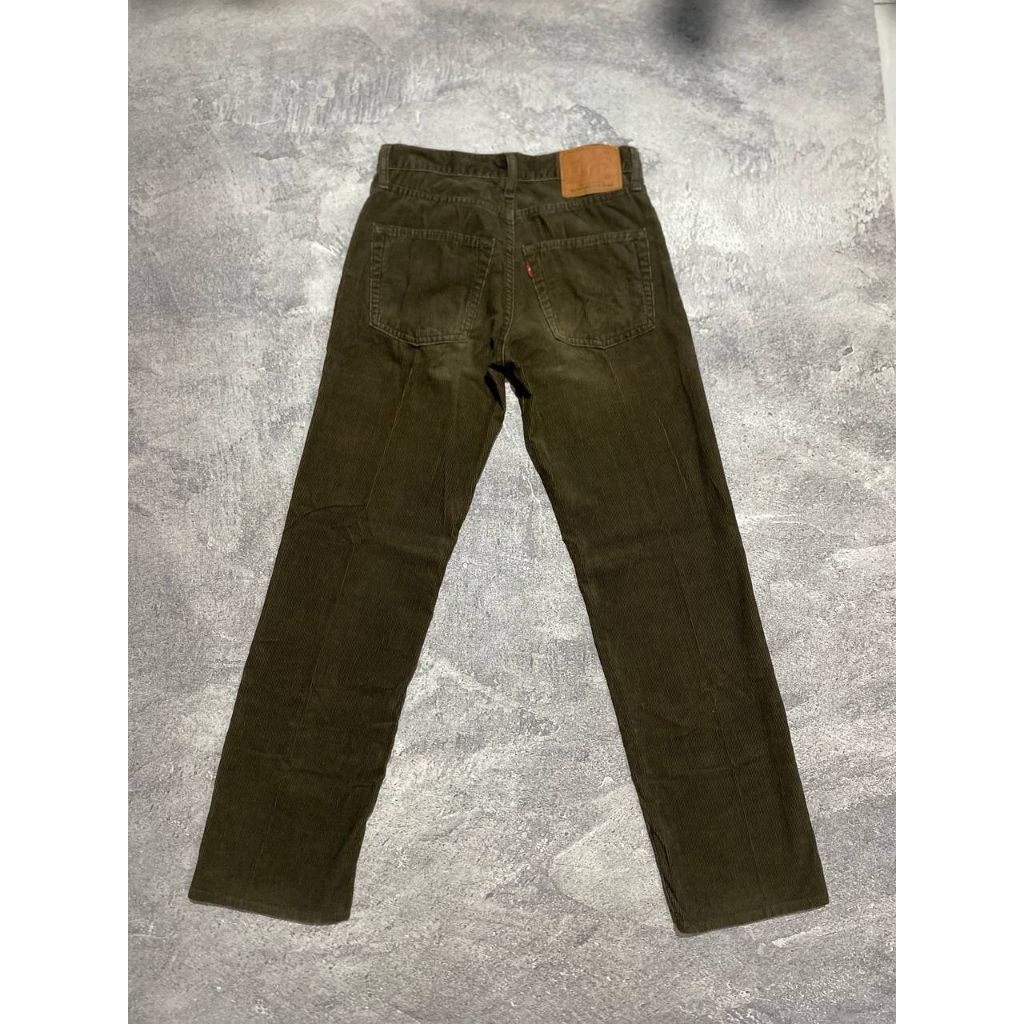 Celana corduroy dari levi's flare second