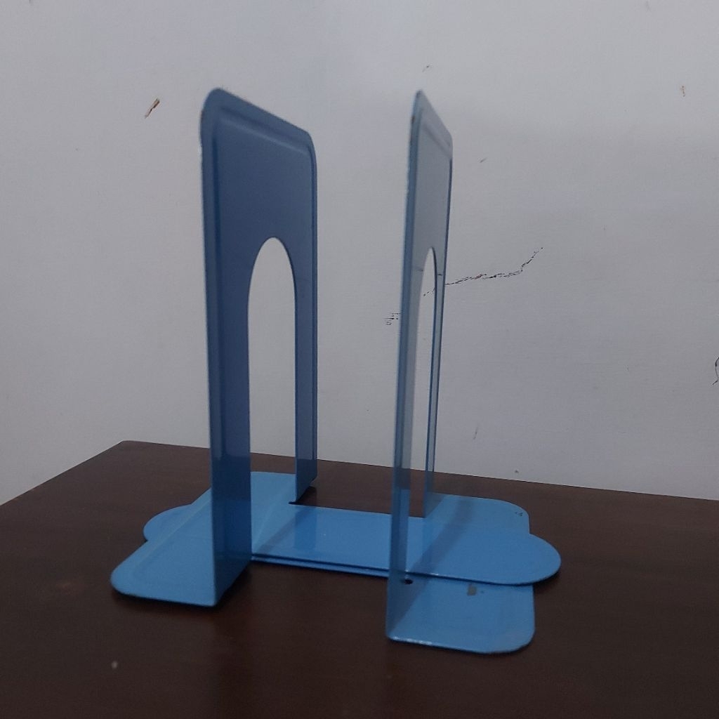 

Preloved Book End Stand Pembatas Buku Berdiri Aesthetic Bahan Besi Anti Slip Bekas Seconb1set