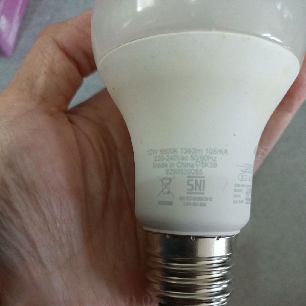 Lampu Phillips Philips LED bekas off mati 12 watt